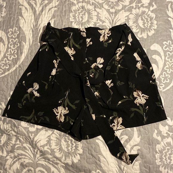 Dynamite floral shorts - Picture 1 of 2
